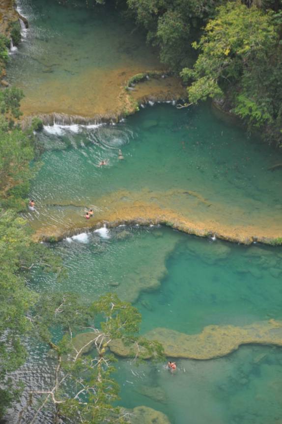 As famosas piscinas em forma de terraços de Semuc Champey, na Guatemala